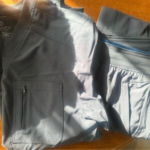 NFINITY by Landau Men’s Gray Scrub Pants & Top. Jogger style - size Medium